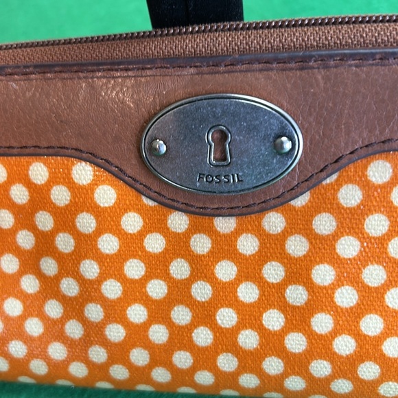 FOSSIL KEY PER POIKA DOT ZIP AROUND WRISTLET WALLET - Picture 2 of 14